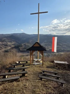 Fotografia związana z aktualnością „Krzyż Grunwaldzki w Ochotnicy Dolnej”.