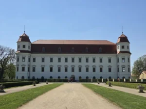 Fotografia związana z aktualnością „Śladami Dušana Jurkoviča na Morawach”.